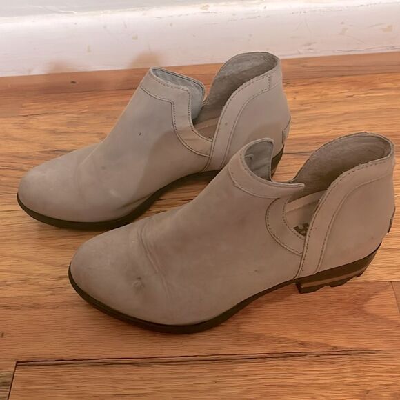 Sorel Gray Ankle Boots with Elastic Panels size 7 - Picture 3 of 10